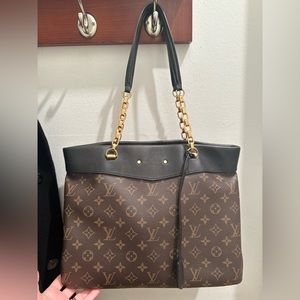 Authentic Louis Vuitton Monogram Pallas Shopper w/ black trim & gold hardware.